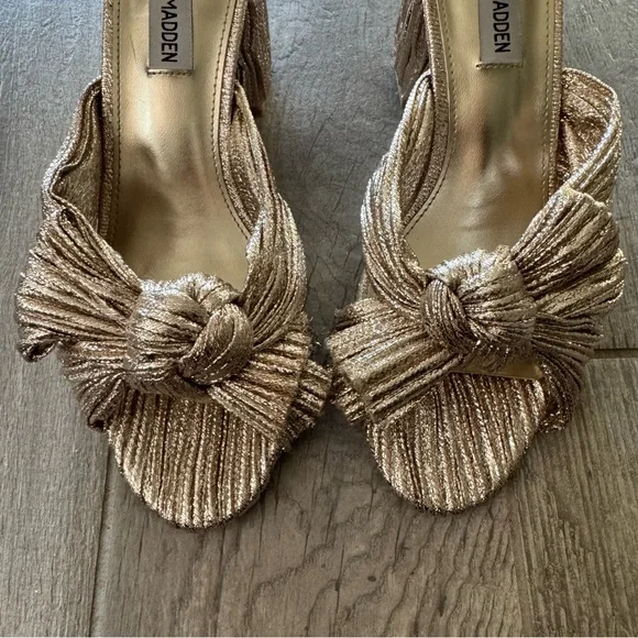 Steve Madden Deacon Knot Block Heel Slide Sandals in Metallic Gold - Picture 3 of 9